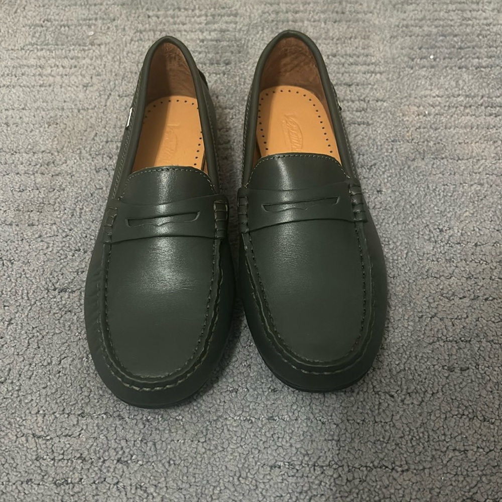 NWOT Venettini hunter green loafers unisex size 38